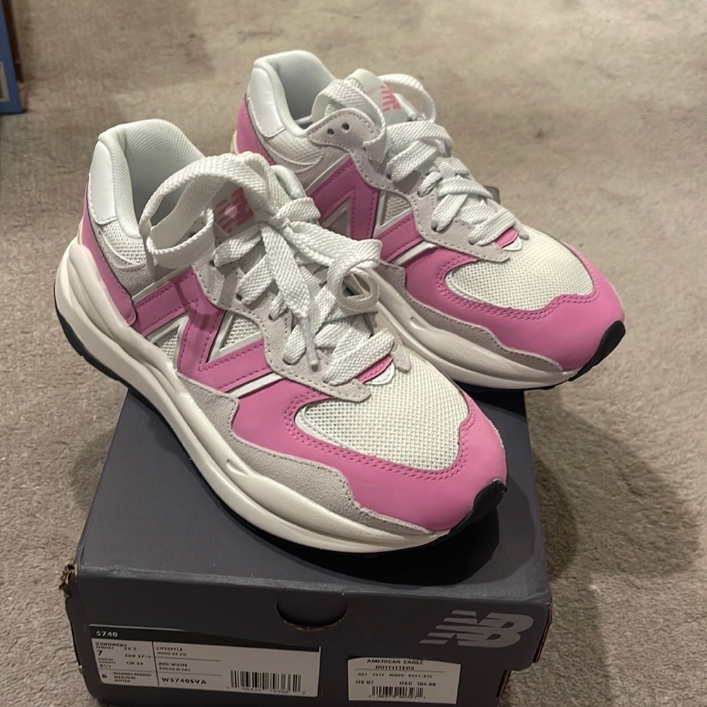 New Balance Womens 57/40 sneaker NWT